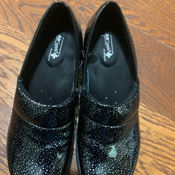 Clogs - Picture 3 of 6